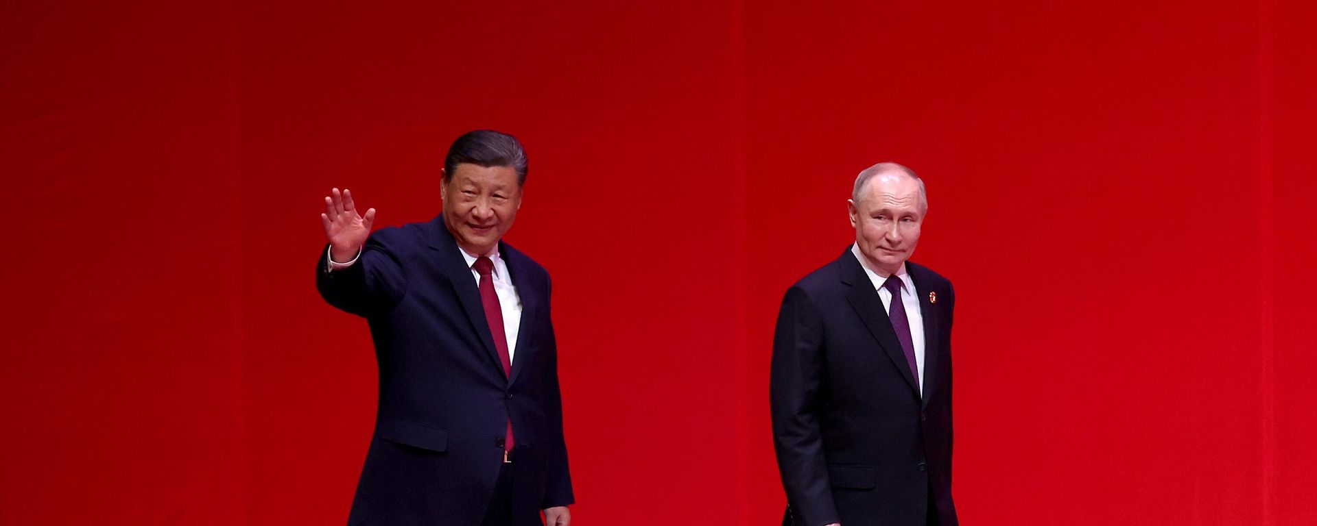 Президент России Владимир Путин и председатель КНР Си Цзиньпин принимают участие в торжественном концерте по случаю 75-летия установления дипломатических отношений между Россией и Китаем и открытия Годов культуры России и Китая (16 мая 2024). Пекин - Sputnik Армения, 1920, 16.05.2024