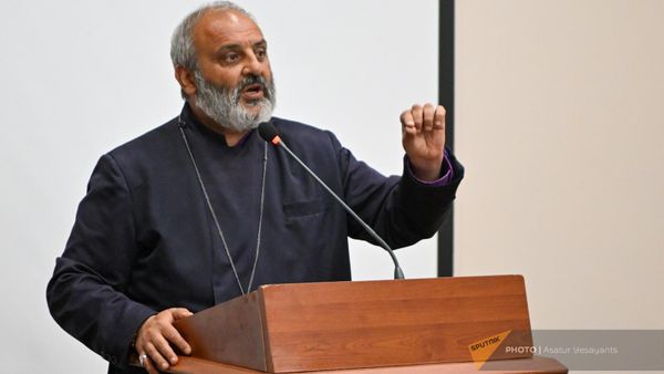 Баграт Галстанян на встрече с медицинским сообществом (17 мая 2024). Еревaн - Sputnik Армения