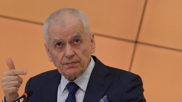 Академик РАН, заместитель президента Российской академии образования Геннадий Онищенко в ходе видеомоста  Биобезопасность стран ЕАЭС (20 мая 2024). Москвa - Sputnik Армения