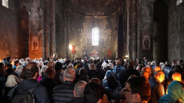 Ուխտագնացության մասակիցները Տաթևի վանական համալիրում - Sputnik Արմենիա