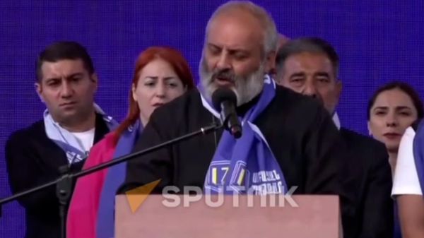Բագրատ սրբազանը սառեցնում է հոգևոր ծառայությունը - Sputnik Արմենիա