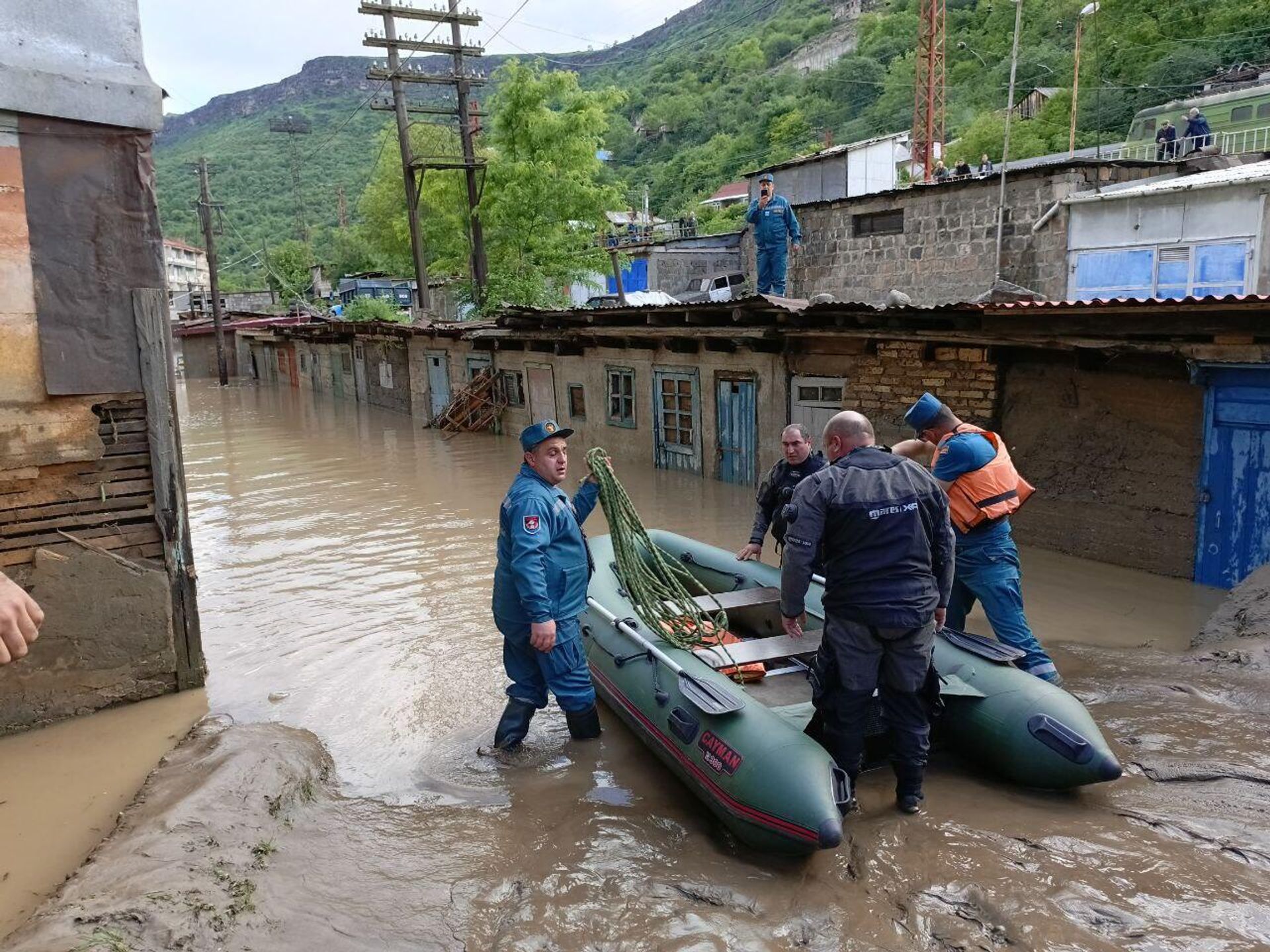 Спасатели эвакуируют жителей после наводнения (26 мая 2024). Лори - Sputnik Արմենիա, 1920, 26.05.2024