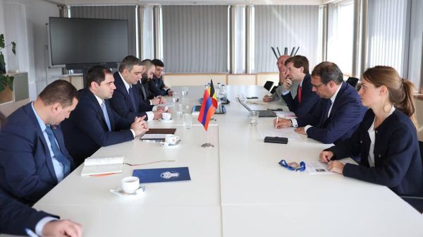 ՀՀ պաշտպանության նախարար Սուրեն Պապիկյանը հանդիպել է Բելգիայի փոխվարչապետ Դավիդ Կլարինվալին - Sputnik Արմենիա