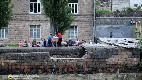 Փրկարարներն ու կամավորները աղետի գոտում - Sputnik Արմենիա