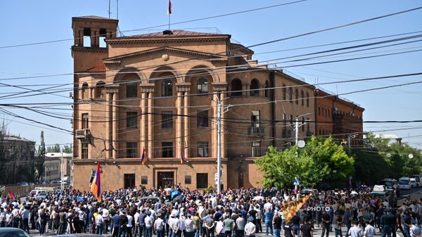 Բողոքի ակցիա ՆԳՆ շենքի մոտ - Sputnik Արմենիա
