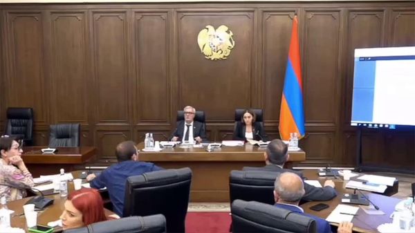 Վիճաբանություն Աղվան Վարդանյանի ու Անդրանիկ Քոչարյանի միջև - Sputnik Արմենիա