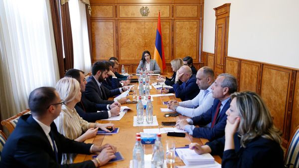 Первое заседание комиссии по оценке ущерба, причиненного физическим и юридическим лицам в результате чрезвычайных ситуаций в Лорийской и Тавушской областях (30 мая 2024). Еревaн - Sputnik Արմենիա