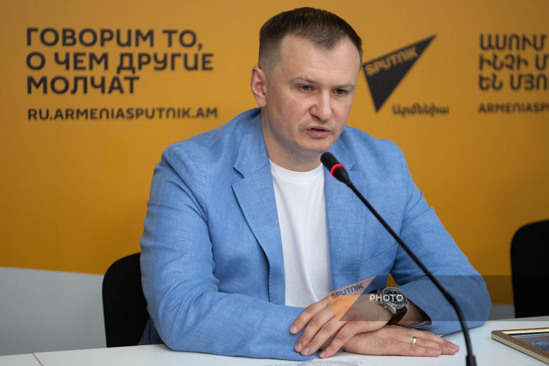 Президент Международного Комитета подготовки и проведения UNIADA Иван Пентрин на пресс-конференции, посвященной международному турниру по художественной гимнастике (31 мая 2024). Еревaн Президент Международного Комитета подготовки и проведения UNIADA Иван Пентрин на пресс-конференции, посвященной международному турниру по художественной гимнастике (31 мая 2024). Еревaн - Sputnik Армения, 1920, 31.05.2024