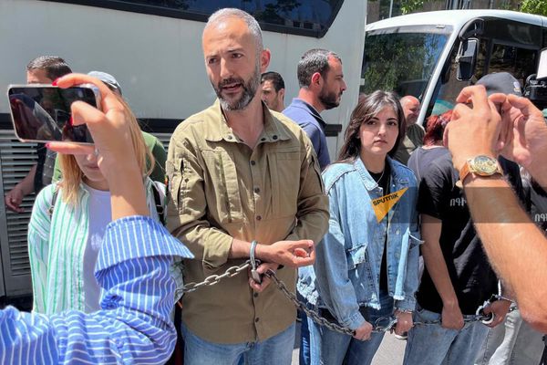 Активисты движения Тавуш во имя Родины проводят Акцию цепей у здания СК (3 мая 2024). Еревaн Активисты движения Тавуш во имя Родины проводят Акцию цепей у здания СК (3 мая 2024). Еревaн - Sputnik Армения