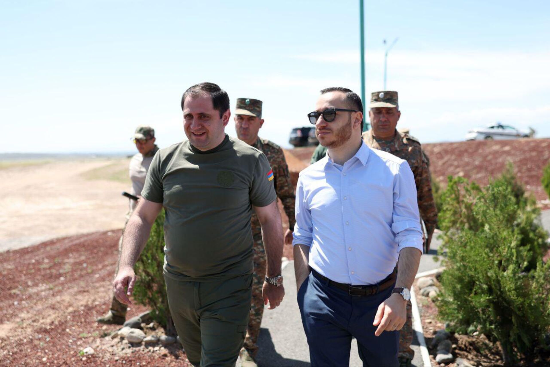 Mинистр обороны Сурен Папикян, высокотехнологичной промышленности Мхитар Айрапетян и руководящий состав ГШ ВС наблюдали за тактико-профессиональными учениями сил спецназначения ВС (3 июня 2024). Mинистр обороны Сурен Папикян, высокотехнологичной промышленности Мхитар Айрапетян и руководящий состав ГШ ВС наблюдали за тактико-профессиональными учениями сил спецназначения ВС (3 июня 2024). - Sputnik Армения, 1920, 03.06.2024