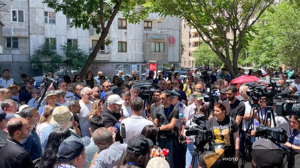 Акция протеста сторонников движения Тавуш во имя Родины у офиса защитника прав человека (4 июня 2024). Еревaн - Sputnik Армения