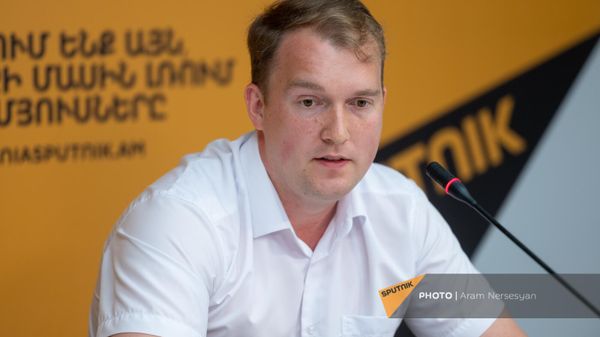 Цифровой атташе торгпредства РФ в Армении Алексей Ордин на пресс-конференции в мультимедийном пресс-центре Sptunik (5 июня 2024). Еревaн - Sputnik Армения