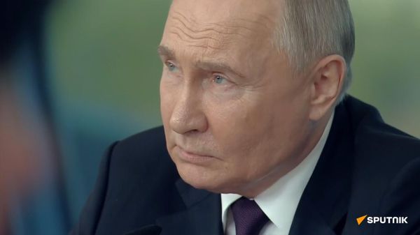 Президент РФ Владимир Путин во время встречи с руководителями информационных агентств (5 июня 2024). Санкт-Петербург - Sputnik Армения