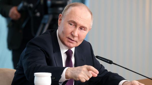 Президент РФ Владимир Путин во время встречи с руководителями информационных агентств (5 июня 2024). Санкт-Петербург - Sputnik Армения