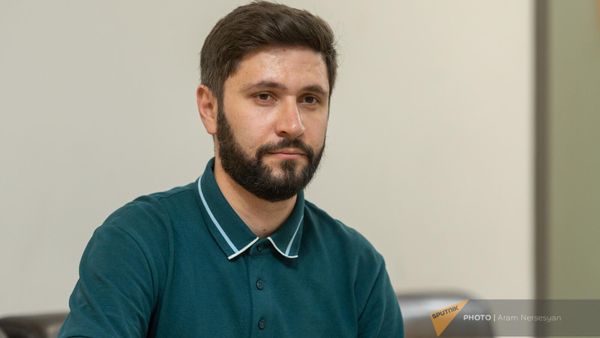 Политолог Бениамин Матевосян в гостях радио Sputnik - Sputnik Армения