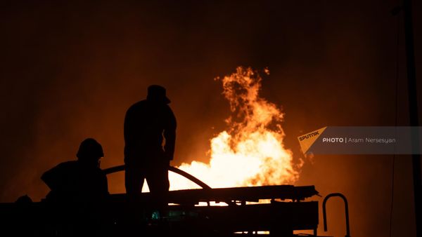 Спасатели на месте взрыва на автозаправочной станции (6 июня 2024). Абовян - Sputnik Армения