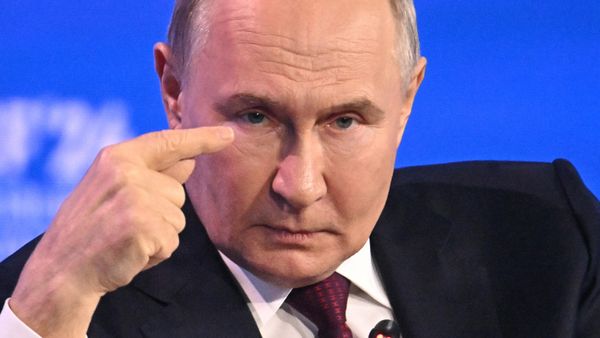 Президент РФ Владимир Путин выступает во время Пленарного заседания на ПМЭФ-2024 (7 июня 2024). Санкт-Петербург - Sputnik Армения