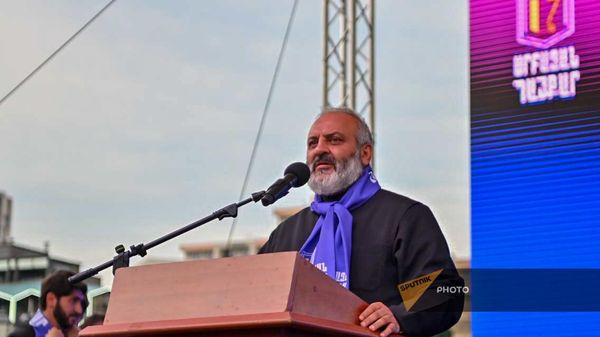 Բագրատ սրբազանը հանրահավաքին - Sputnik Արմենիա