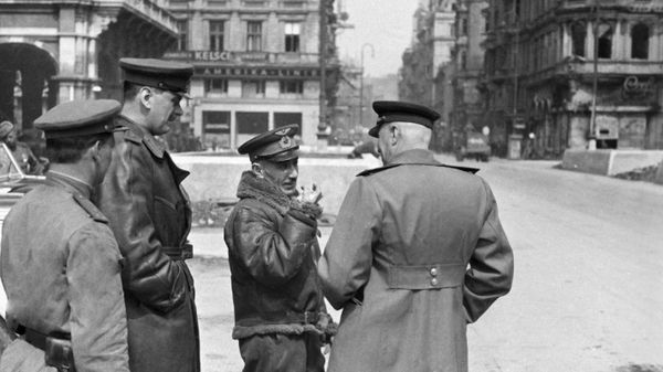Габриэль Эль-Регистан (в центре) - Sputnik Армения