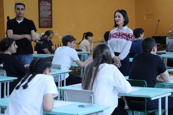 Ժաննա Անդրեասյանն այցելել է քննական կենտրոններ - Sputnik Արմենիա