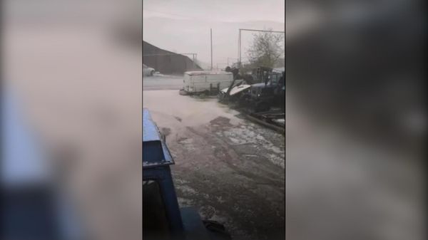 На северном побережье Севана сегодня за 1 час выпала трехмесячная норма осадков Еревана - Sputnik Армения