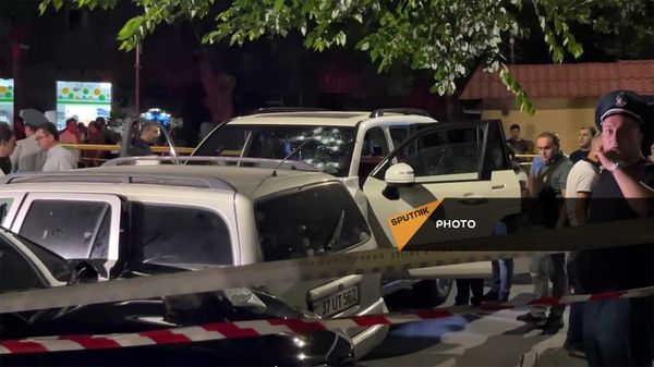 Сотрудники правоохранительных органов на месте преступления (12 июня 2024). Еревaн - Sputnik Армения