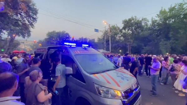 Բաղրամյան պողոտայում տեղի ունեցած բախումների հետևանքով 55 անձ է վնասվածք ստացել - Sputnik Արմենիա