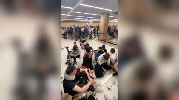 В аэропорту Кишинева вновь усиленный досмотр для пассажиров, прибывших из Москвы - Sputnik Армения