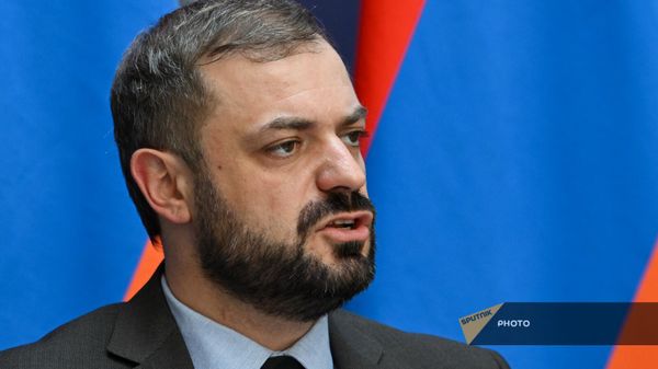 Министр экономики Геворг Папоян во время пресс-конференции по случаю 100 дней в должности (14 июня 2024). Еревaн - Sputnik Армения