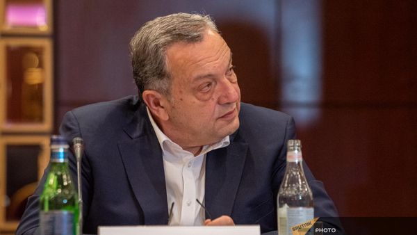 Авет Адонц во время форума Процессы делимитации границы и заключения мирного договора, проблема Арцаха (15 июня 2024). Еревaн - Sputnik Армения