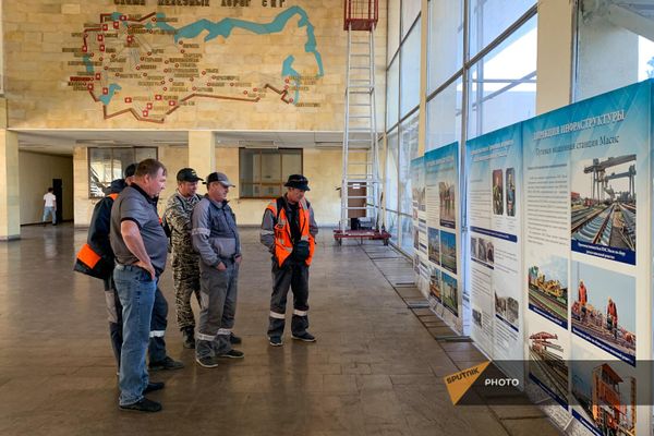 Южно-Кавказская железная дорога наградила сотрудников, участвовавших в восстановлении железной дороги в зоне бедствия - Sputnik Армения