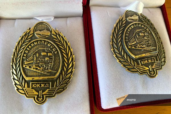 Южно-Кавказская железная дорога наградила сотрудников, участвовавших в восстановлении железной дороги в зоне бедствия - Sputnik Армения