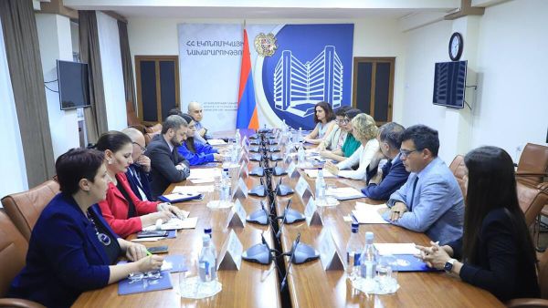 Министр экономики Геворк Папоян принял миссию Всемирного банка и Европейского Союза (14 июня 2024). Еревaн - Sputnik Армения