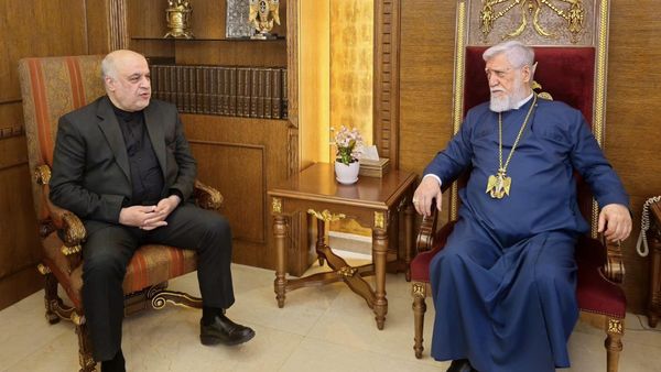Встреча Его святейшества Арама I и  посла Исламской Республики Иран в Ливане Моджтабом Амани (18 июня 2024). Бейрут - Sputnik Армения