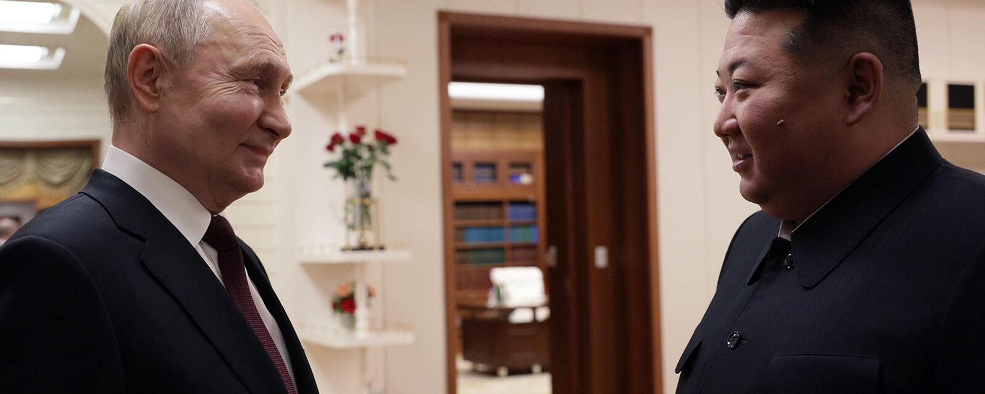 Владимир Путин и Ким Чен Ын на встрече (18 июня 2024). Пхеньян - Sputnik Армения, 1920, 19.06.2024