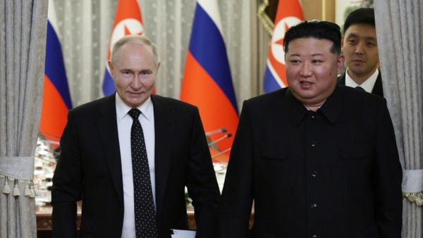 Президент РФ Владимир Путин и председатель государственных дел Корейской Народно-Демократической Республики Ким Чен Ын перед пресс-конференцией (19 июня 2024). Пхеньян - Sputnik Армения