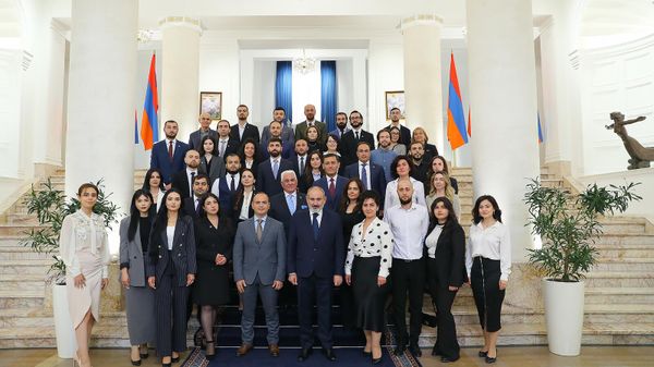 Նիկոլ Փաշինյանն ընդունել է «իԳործ» ծրագրի մասնակիցներին - Sputnik Արմենիա