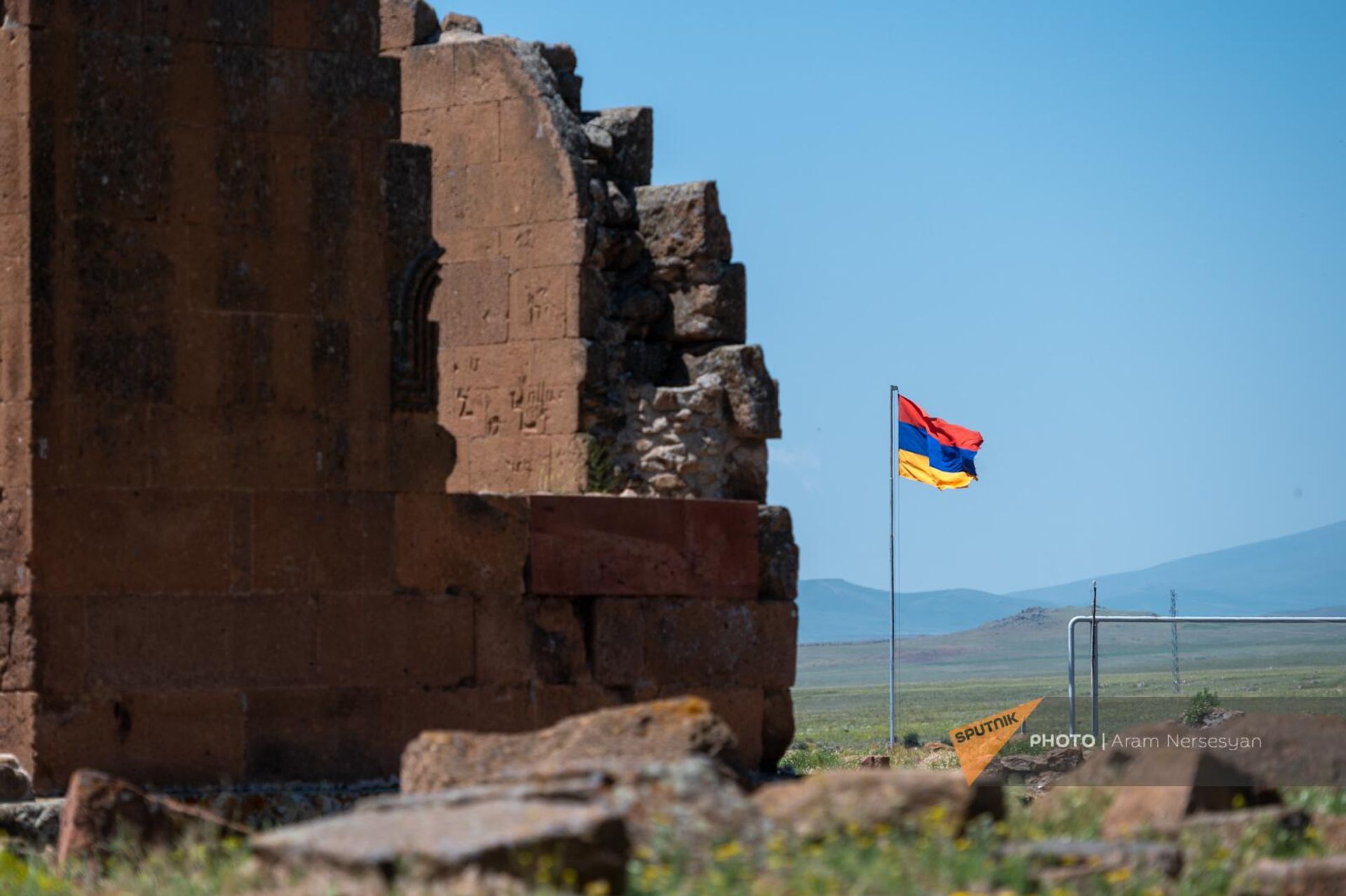 Храм Ереруйк находится всего в нескольких метрах от армяно-турецкой границы - Sputnik Արմենիա, 1920, 21.06.2024