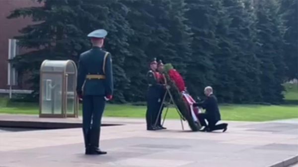 Путин возложил венок к Могиле Неизвестного Солдата - Sputnik Армения