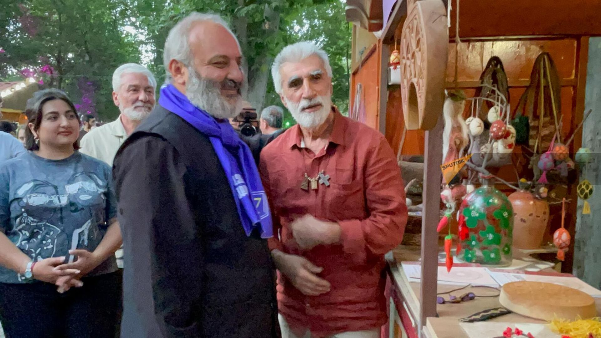 Архиепископ Баграт Галстанян на встрече с молодежью (22 июня 2024). Еревaн - Sputnik Армения, 1920, 22.06.2024