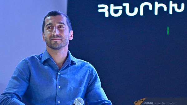 Экс-капитан сборной Армении Генрих Мхитарян стал гостем фестиваля искусства и книги summer fest (23 июня 2024). Еревaн - Sputnik Армения