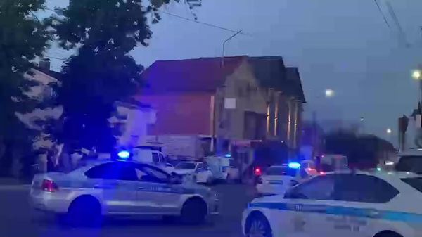 В Дербенте и Махачкале совершены вооруженные нападения на храмы и синагогу (23 июня 2024). Дагестан - Sputnik Армения