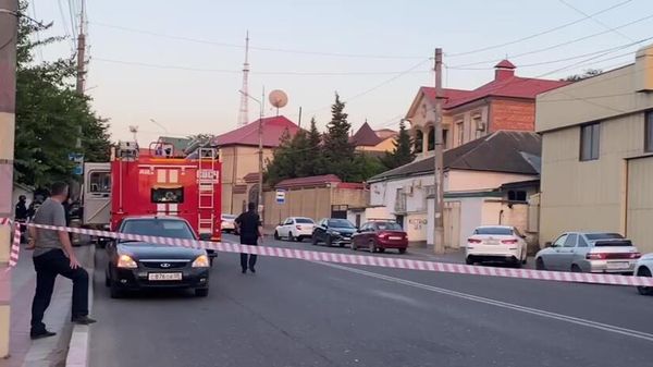 В Дербенте и Махачкале совершены вооруженные нападения на храмы и синагогу (23 июня 2024). Дагестан - Sputnik Армения