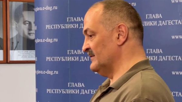 Глава Дагестана Сергей Меликов общается с прессой - Sputnik Армения