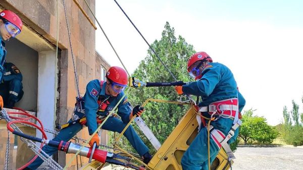 Инструкторы Российско-армянского центра гуманитарного реагирования провели тренинг для специалистов Спасательной службы МВД Армении из Армавирской области  - Sputnik Армения