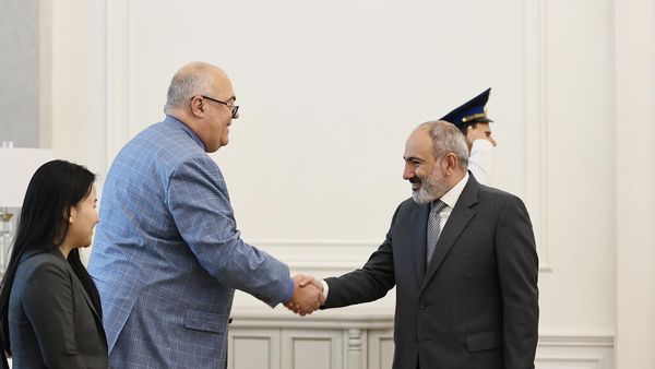Премьер-министр Никол Пашинян принял директора программ по Европе и Евразии Freedom House Марка Берендта (27 июня 2024). Еревaн - Sputnik Армения