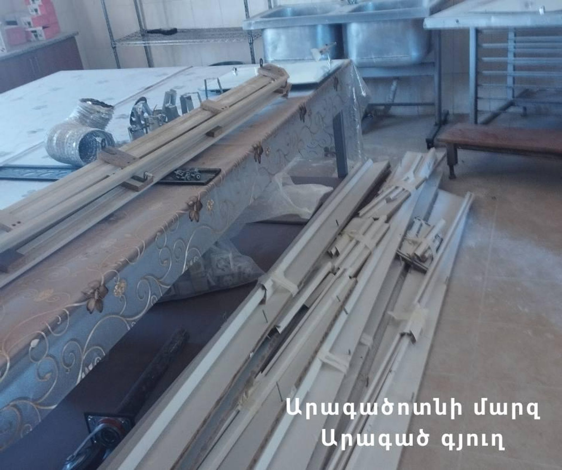 Инспекционный орган безопасности пищевых продуктов приостановил деятельность 4-х пунктов приема молока ООО Дустр Марианна - Sputnik Արմենիա, 1920, 27.06.2024