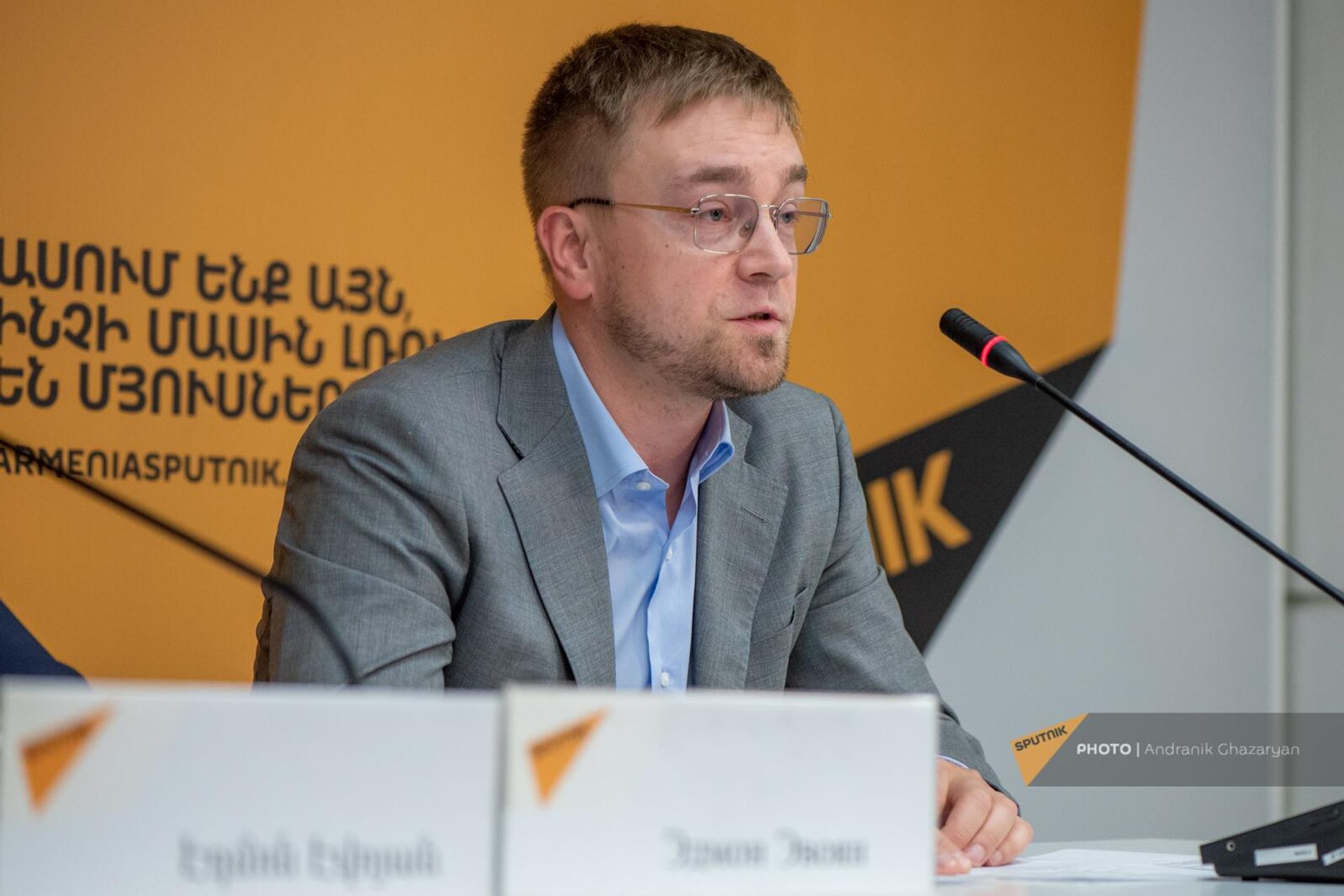 Исполнительный директор Совета регионального сотрудничества Кирилл Крынжин на пресс-конференции (28 июня 2024). Еревaн - Sputnik Արմենիա, 1920, 28.06.2024