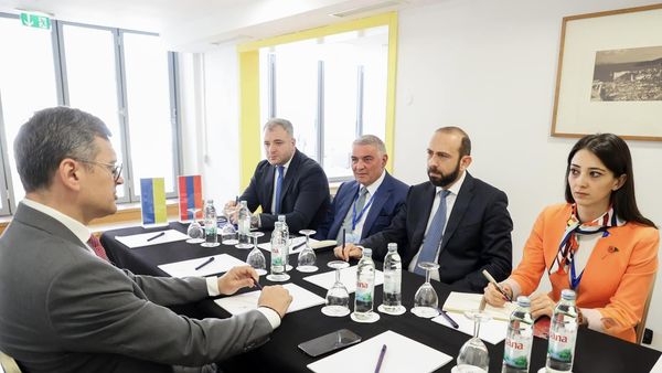Министр иностранных дел Армении Арарат Мирзоян встретился с украинским коллегой Дмитрием Кулебой (29 июня 2024). Дубровник - Sputnik Армения