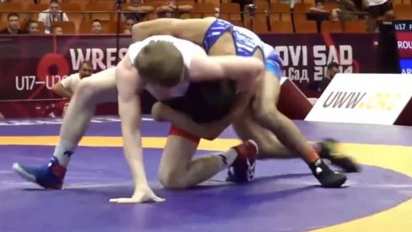 Гагик Газарян (55 kg) становится чемпионом Европы U17 по вольной борьбе - Sputnik Армения